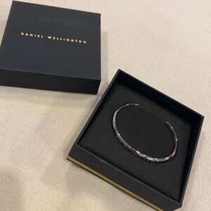 BNIB Daniel Wellington Silver bracelet cuff small